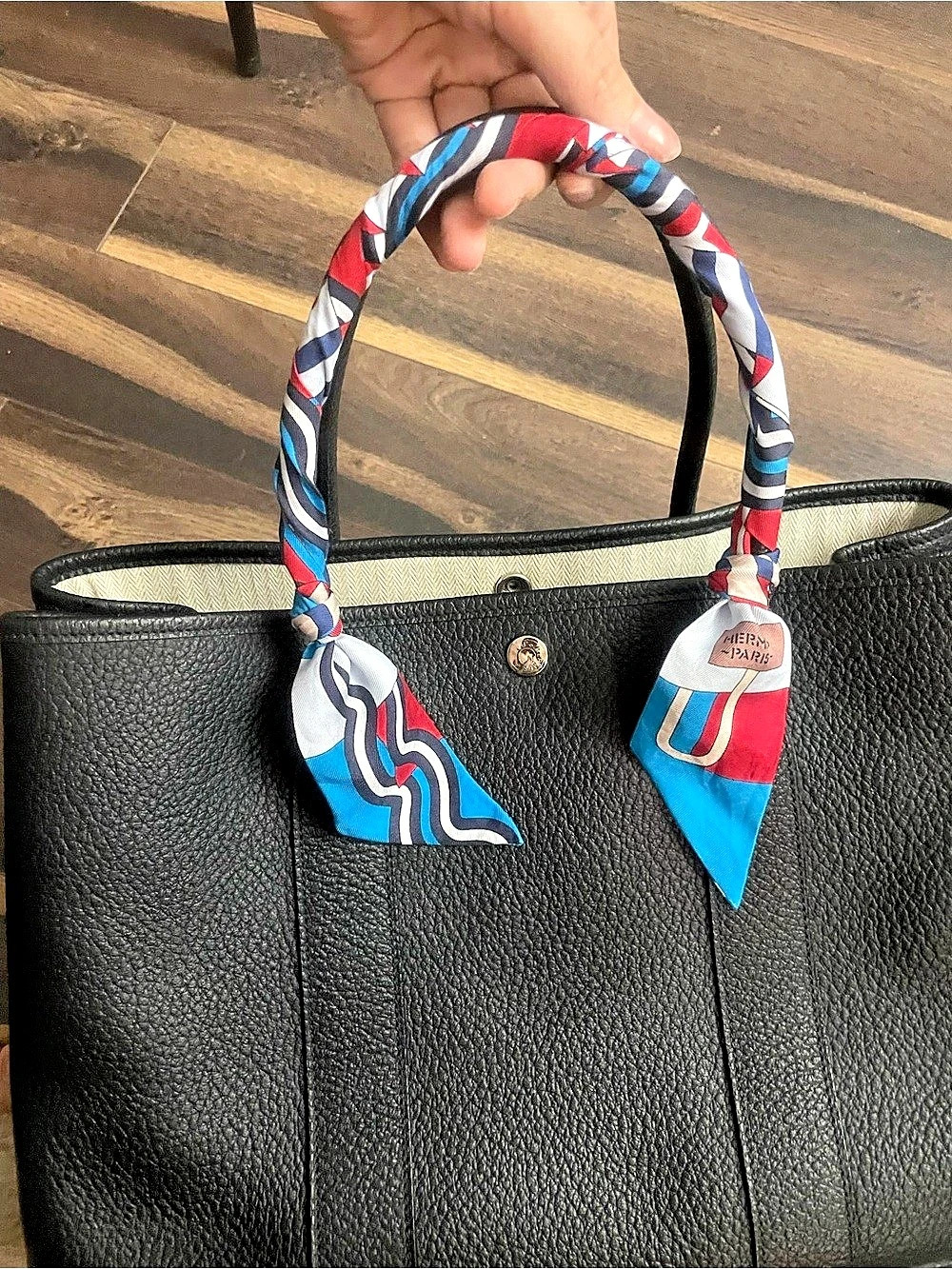 Hermès Twilly Scarf